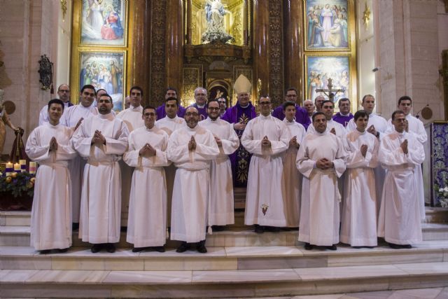 “Sois testigos de la esperanza y portadores de Cristo”, Mons. Lorca a los nuevos lectores y acólitos - 1, Foto 1