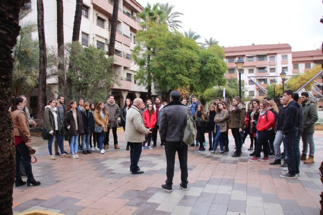 Alumnos de la UMU visitan Alhama para realizar un proyecto sobre el futuro balneario - 1, Foto 1