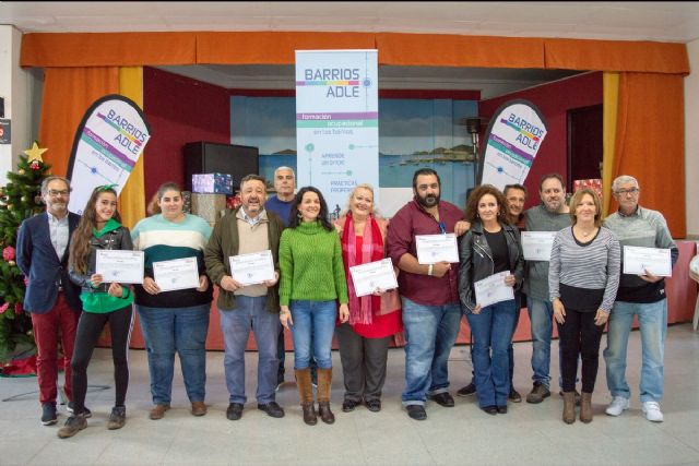 Trece alumnos del Programa Barrios-ADLE se forman en albañilería, pintura y jardinería en Los Urrutias - 1, Foto 1