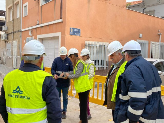 Aguas de Murcia trabaja en la mejora de las redes de saneamiento y abastecimiento en calle Malecón I y carril Senda Alta de La Raya - 1, Foto 1