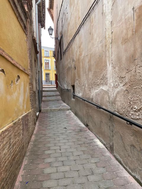 El Ayuntamiento de Bullas mejora la accesibilidad en el casco antiguo con la instalación de una barandilla en la Calle de la Mina - 1, Foto 1