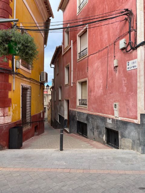 El Ayuntamiento de Bullas mejora la accesibilidad en el casco antiguo con la instalación de una barandilla en la Calle de la Mina - 2, Foto 2