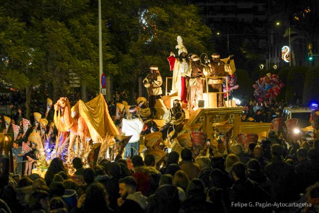 La cabalgata de Reyes más eficiente llena de ilusión las calles de Cartagena - 1, Foto 1