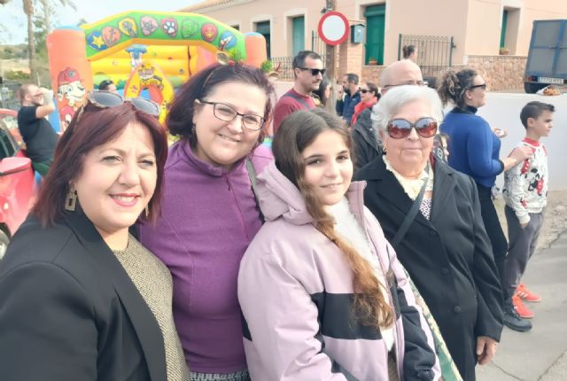 Perín congregó a más de mil personas y repartió setecientos regalos y treinta kilos de dulces en su Cabalgata Campera - 2, Foto 2