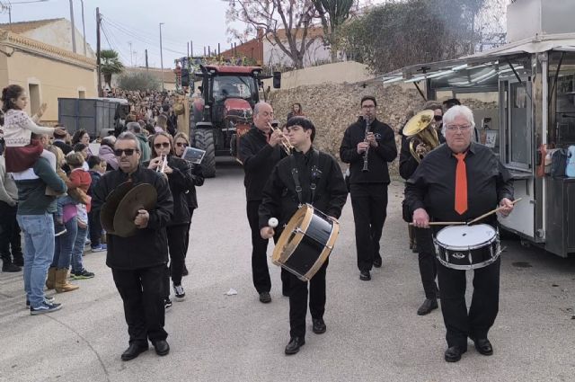 Perín congregó a más de mil personas y repartió setecientos regalos y treinta kilos de dulces en su Cabalgata Campera - 5, Foto 5