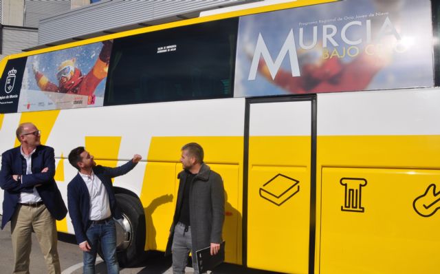 Juventud se une a Autobuses LAT para promocionar el programa deportivo y de ocio 'Murcia Bajo Cero' - 1, Foto 1