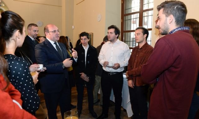 Pedro Antonio Sánchez: El programa ´Golondrina´ es una oportunidad para gente que consideramos nuestra y a la que debemos un reconocimiento - 2, Foto 2