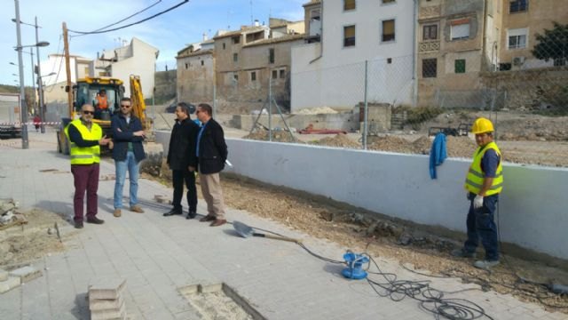 Comienza la última fase de las obras para construir tres paradas de autobús junto a la plaza del Templete en Caravaca de la Cruz - 1, Foto 1