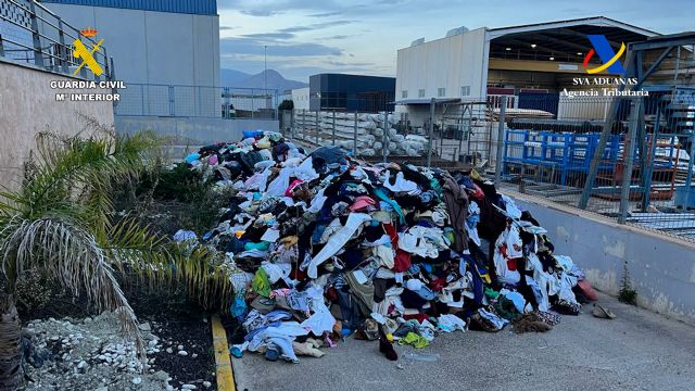 Incautados 560 kilos de hachís ocultos en un contenedor de ropa usada con origen Gran Canaria - 2, Foto 2