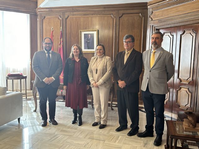 La presidenta de la Asamblea recibe a la Hermana Mayor de los Resucitados - 1, Foto 1