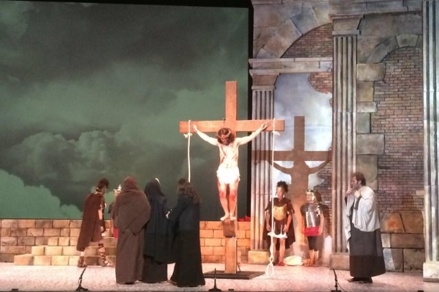 Los protagonistas de Jesús de Nazaret se emocionan hasta llorar durante la interpretación del drama sacro - 1, Foto 1