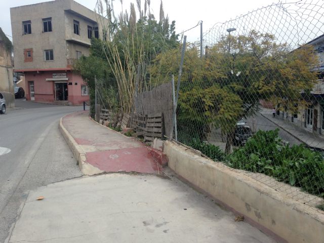 El PSOE reclama una mejor y más segura regulación del tráfico en la calle Mayor de El Esparragal para evitar nuevos percances - 3, Foto 3