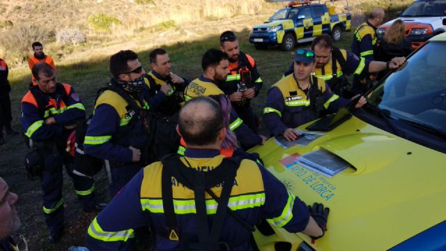 13 voluntarios del Servicio Municipal de Emergencias y Protección Civil participan en la búsqueda de Gabriel Cruz, el niño desaparecido el pasado martes en Níjar (Almería) - 2, Foto 2