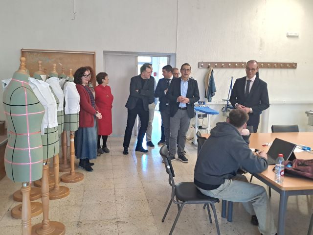 Marín visita a los alumnos de la Escuela Superior de Diseño después de que hayan retomado las clases presenciales en su nueva ubicación - 1, Foto 1