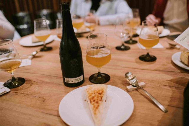 Cervezas Alhambra realza los sabores de la cocina tradicional local en un nuevo encuentro gastronómico - 1, Foto 1