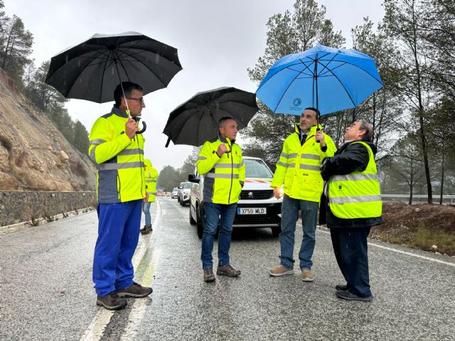 La Comunidad despliega 80 efectivos y 66 máquinas para atender las incidencias provocadas por las lluvias en las vías regionales, Foto 1