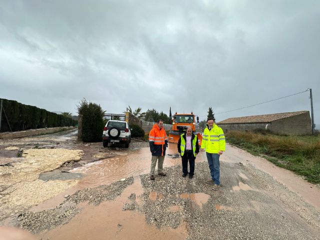 La Comunidad despliega 80 efectivos y 66 máquinas para atender las incidencias provocadas por las lluvias en las vías regionales, Foto 2