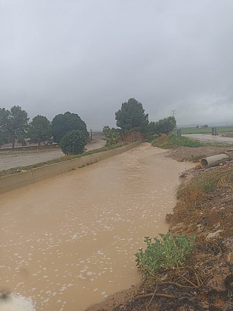 Hasta las 18.00 de hoy el 112 ha recibido 448 llamadas relacionados con los fenómenos de viento y lluvias de nivel amarillo y naranja, Foto 1