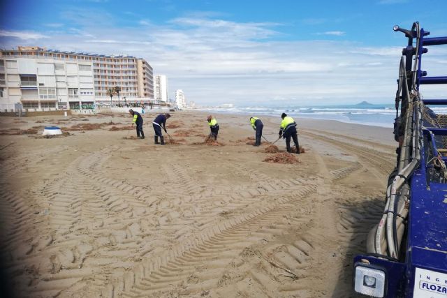 Comienzan los trabajos de limpieza en playas tras el temporal - 1, Foto 1