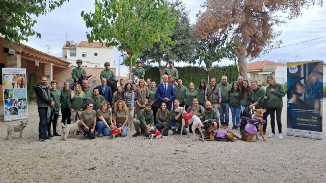 El SEF completa la formación en adiestramiento de perros de asistencia a personas con discapacidad - 1, Foto 1