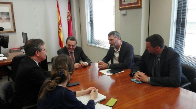 Urralburu: El decreto de liberalización no mejora la economía y empobrece al pequeño comercio - 1, Foto 1