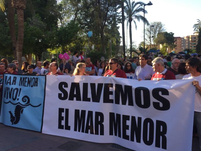 Guillamón: Esta manifestación por el Mar Menor es necesaria porque el Gobierno no adopta las medidas oportunas para ir al origen del problema - 1, Foto 1