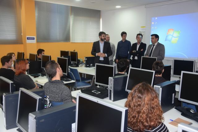 La Comunidad ofrece en Cartagena un curso para formar a jóvenes como gestores de la revolución digital - 1, Foto 1