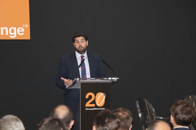 El presidente Fernando López Miras clausura la gala con motivo del 20 aniversario de la liberalización de las telecomunicaciones - 1, Foto 1