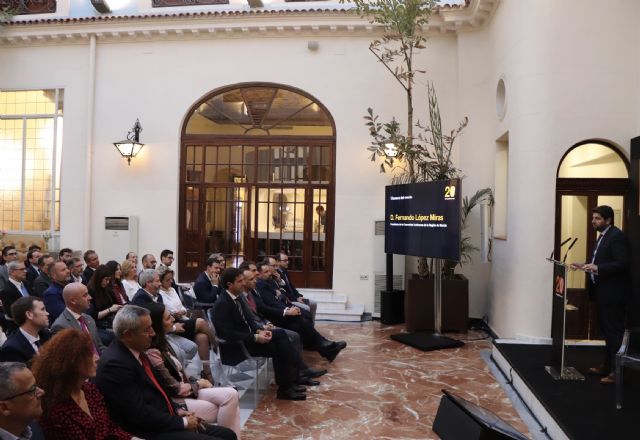 El presidente Fernando López Miras clausura la gala con motivo del 20 aniversario de la liberalización de las telecomunicaciones - 3, Foto 3