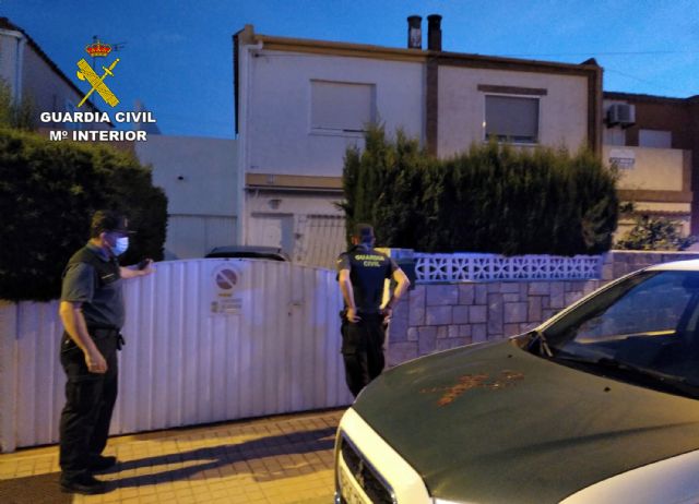 La Guardia Civil salva la vida a un septuagenario que se encontraba desmayado en el suelo de su dormitorio - 1, Foto 1