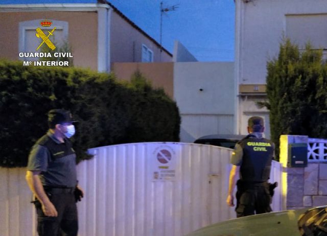 La Guardia Civil salva la vida a un septuagenario que se encontraba desmayado en el suelo de su dormitorio - 4, Foto 4