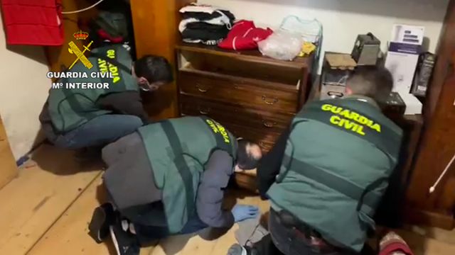 La Guardia Civil desmantela una organización criminal que estafó a 160 personas de toda España a cuenta del 'Black Friday' - 5, Foto 5
