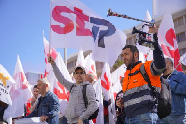 Más de 500 trabajadores de Repsol de todo el país se manifiestan ante la Junta General de Accionistas - 3, Foto 3