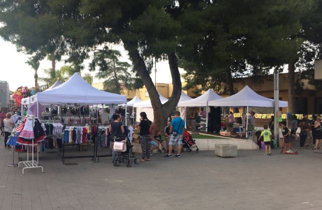 La II Feria del Comercio de Las Torres se convierte en una fiesta de las compras - 1, Foto 1