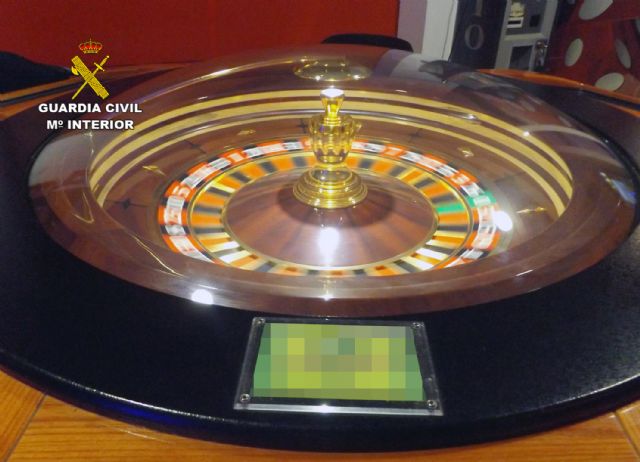 La Guardia Civil desmantela un grupo criminal dedicado a estafas continuadas en un salón recreativo - 1, Foto 1