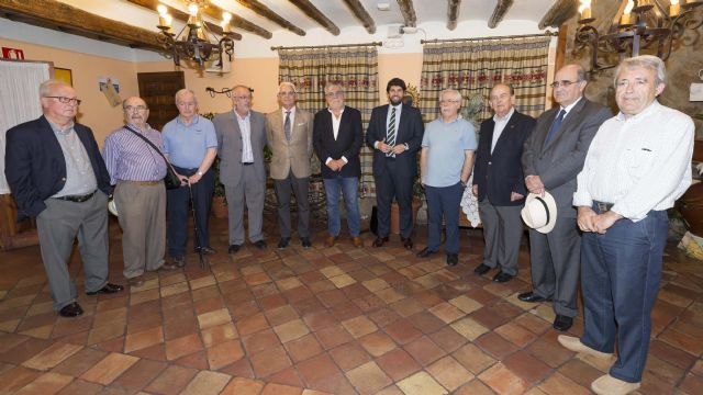 López Miras reconoce y agradece la labor de los padres del Estatuto de Autonomía de la Región - 1, Foto 1