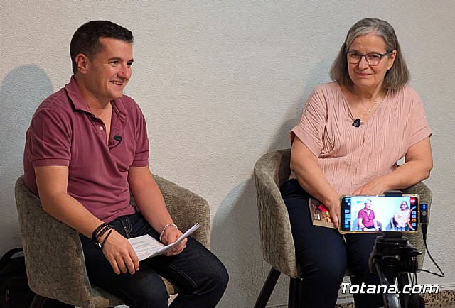 Sabiduría entre jaulas y vuelos de libertad: el Centro Cultural y Obrero acogió la presentación de 'Fragancias de Oriente', la obra más íntima de Víctor Muñoz Calero Sabiduría entre jaulas y vuelos de libertad: el Centro Cultural y Obrero acogió la presentación de 'Fragancias de Oriente', la obra más íntima de Víctor Muñoz Calero