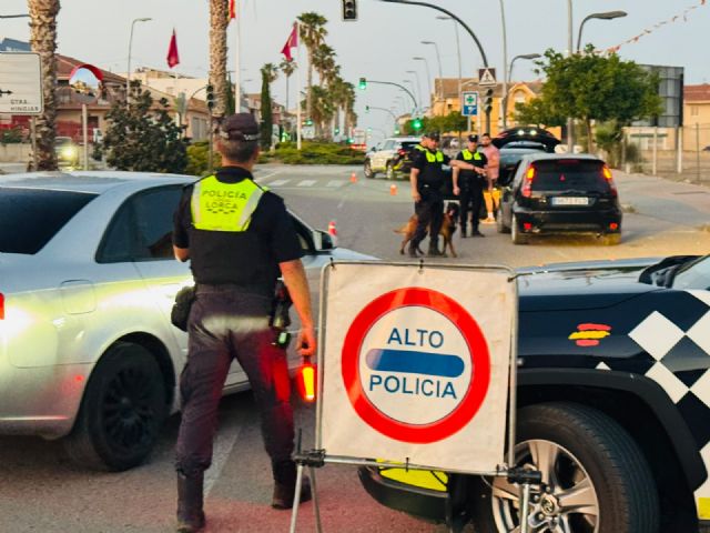 La Policía Local de Lorca lleva a término más de 330 intervenciones, establece más de medio centenar de controles y detiene a seis personas durante la última semana La Policía Local de Lorca lleva a término más de 330 intervenciones, establece más de medio centenar de controles y detiene a seis personas durante la última semana
