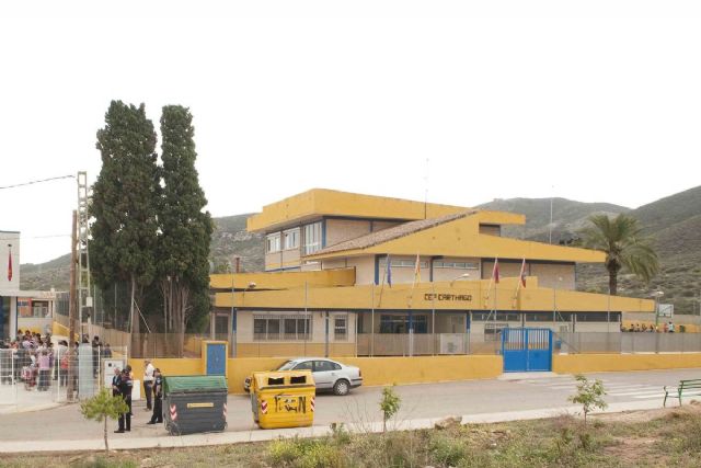 Educación traslada a los alumnos de la Escuela Infantil de Vista Alegre para evitar riesgos durante la retirada del amianto del CEIP Carthago - 1, Foto 1