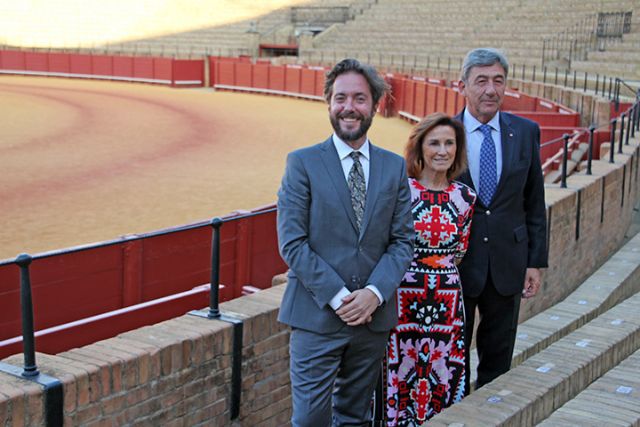 Acto taurino . En Sevilla. En el Salón Carteles de la Real Maestranza de Caballería de Sevilla presentación del número 53, con relevantes temas, de la “Revista de Estudios Taurinos” - 4, Foto 4