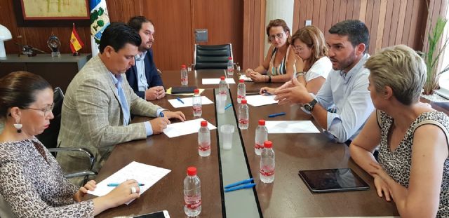 Luengo mantiene un encuentro de trabajo con los alcaldes de los municipios del Mar Menor - 1, Foto 1