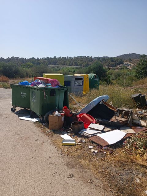 El abandono y la suciedad en pedanías como La Parroquia es inadmisible cuando los lorquinos pagan un 22% más en el precio de la basura - 1, Foto 1