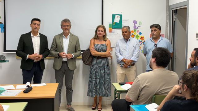Una decena de vecinos de Blanca se forman para trabajar en limpieza y gestión de residuos en el municipio Una decena de vecinos de Blanca se forman para trabajar en limpieza y gestión de residuos en el municipio