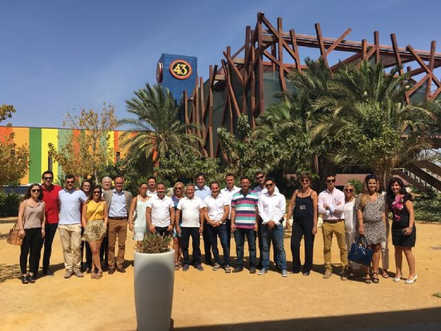 Empresas familiares visitan las instalaciones de Diego Zamora para conocer el proceso de fabricación de Licor 43 - 1, Foto 1