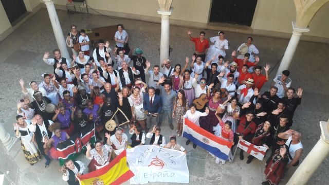 El Alcalde recibe a los grupos de Georgia, Paraguay, Kenia y Lorca que participarán hoy y mañana en el XXIX Festival Internacional de Folclore Virgen de las Huertas - 1, Foto 1