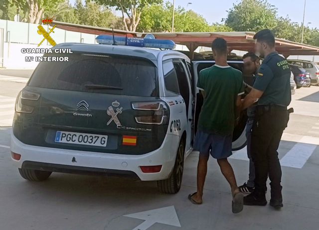 La Guardia Civil detiene en Torre Pacheco a un prófugo de la justicia por varios robos en vehículo - 1, Foto 1