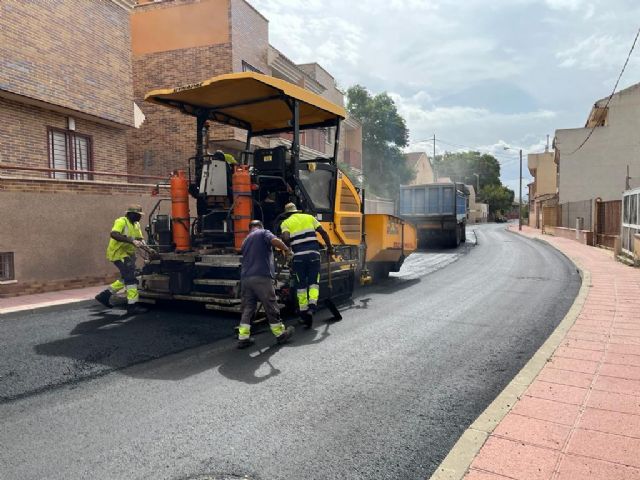 La calle Mar Menor y la avenida Juan XXIII de Cabezo de Torres refuerzan su seguridad con la mejora del pavimento - 4, Foto 4