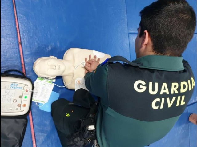 Dos guardias civiles formados por UNIVERSAE en técnicas de reanimación cardiopulmonar salvan la vida de un hombre en Cartagena - 1, Foto 1