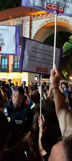 La feria de Murcia comienza con protestas de representantes de CCOO por las políticas de personal del Ayuntamiento de Murcia - 1, Foto 1