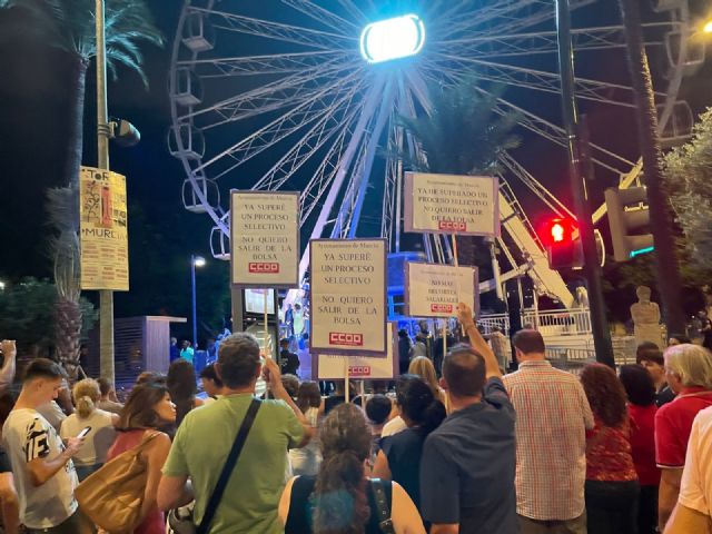 La feria de Murcia comienza con protestas de representantes de CCOO por las políticas de personal del Ayuntamiento de Murcia - 3, Foto 3